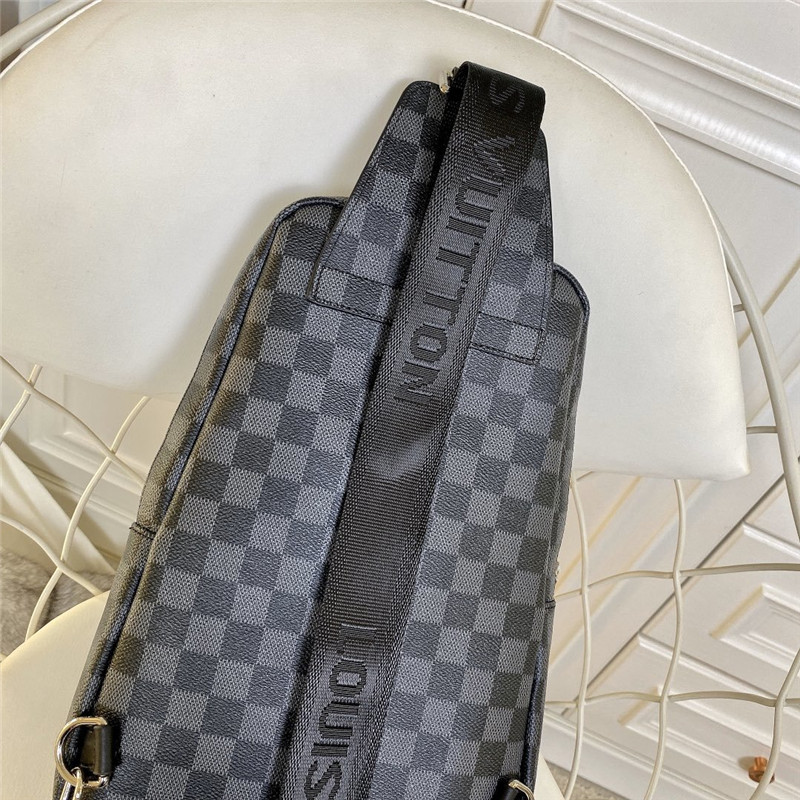 LOUIS VUITTON  ボディバッグ