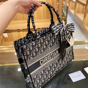 ちやん　Dior　バッグの取っ手に巻くスカーフ　花柄 ちやん Dior バッグの取っ手に巻くスカーフ 花柄 ちやん Dior