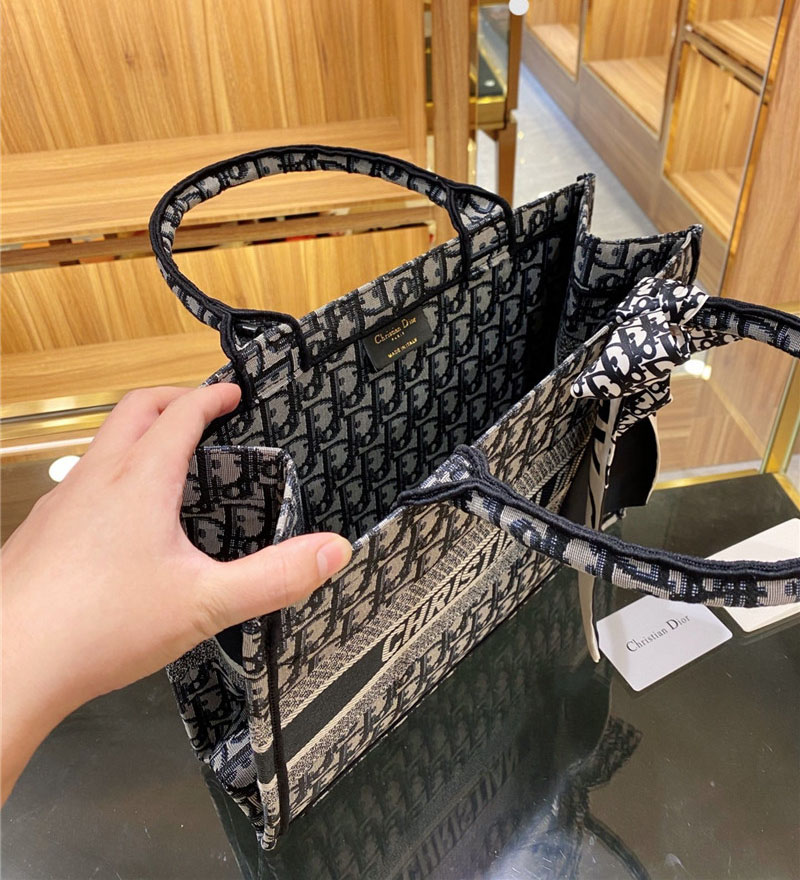 【早い者勝ち！最終お値下げ価格！】【新品・未使用品】Dior 　ブックトート