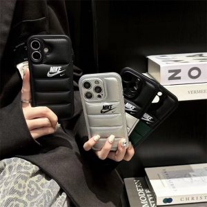 Nike アイフォン16/16pro max カバー 新作 ナイキ iphone15/14pro ケース お揃い さりげない スマホケース 13/12 ダウン 個性 的 おしゃれ