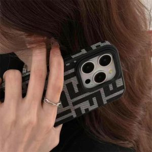 フェンディ コピー iphoneケース17 海外 セレブ メンズ iphone16pro/15 カバー ビジネス風 fendi 布 スマホケース iphone14pro max お揃い iphone13 携帯ケース 人気 韓国 iphone16pro スマホカバー 安い 軽量