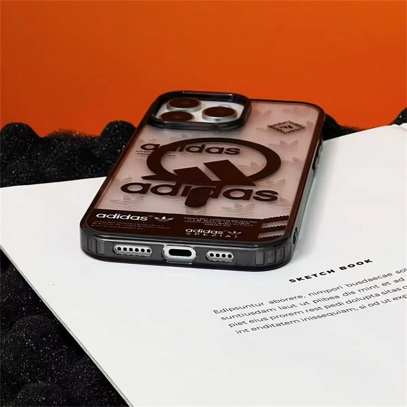 adidas パロディ iphone16/15/15pro ケース アディダス iphone14pro max/13pro カバー カップル ブランド iphone12/12プロ ケース おしゃれ かわいい