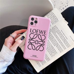 カップル iphone15/15pro max/14pro ケース ロエベ スーパー コピー アイフォン13/12プロマックス カバー ピンク パロディ風 iphoneケース11pro loewe 新作 iphone11/xr/se 保護ケース 人気 韓国 iphone ケース らくらく 激安