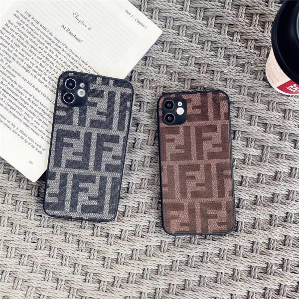 フェンディ コピー iphoneケース12 海外 セレブ メンズ iphone12pro/12mini カバー ビジネス風 fendi 布 スマホケース iphone11pro max お揃い iphone11/xs/xr 携帯ケース 人気 韓国 iphone x/xs max スマホカバー 安い 軽量