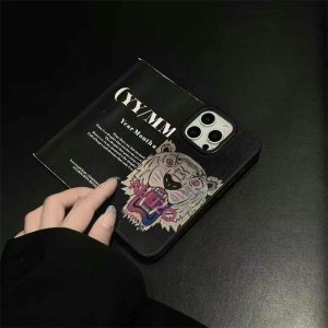 kenzo iphone16/16pro/16promaxケース 芸能人 iphone15pro/14 ケース カッコイイ ケンゾー アイ フォン13ケース パロディ風 高校生 iphone 携帯カバー お揃い スマホケース 激安 安全