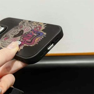 kenzo iphone16/16pro/16promaxケース 芸能人 iphone15pro/14 ケース カッコイイ ケンゾー アイ フォン13ケース パロディ風 高校生 iphone 携帯カバー お揃い スマホケース 激安 安全