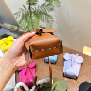 ロエベ ミニバッグ 象 ショルダー バッグ 韓国風 レディース スマホ ポシェット ブランド スマホ保護カバー 可愛い プレゼント