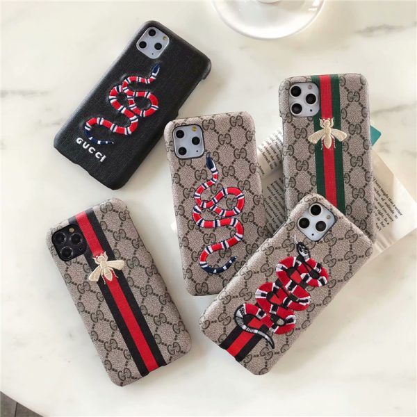 アイフォン15pro/14pro カバー グッチ 蛇 蜂 iphone13/13pro ケース ハイ ブランド メンズ iphone12/12pro 携帯ケース 刺繡 GUCCI iphone11pro max 保護カバー ペア 大人 アイフォンxs/xr ケース かっこいい