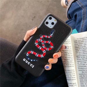 アイフォン16pro/15pro カバー グッチ 蛇 蜂 iphone14/13pro ケース ハイ ブランド メンズ iphone12/12pro 携帯ケース 刺繡 GUCCI iphone11pro max 保護カバー ペア 大人 アイフォンxs/xr ケース かっこいい