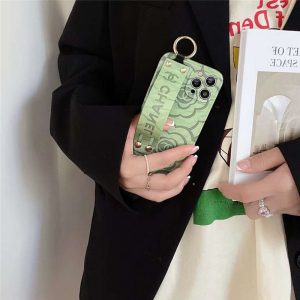 シャネル iphone13pro/12 スマホケース ベルト付き iphone12プロ/11pro max/xr カバー ハイブランド 女子 スマートフォンケース iphonexs/se2 頑丈 可愛い シャネル iphone13pro/12 スマホケース ベルト付き iphone12プロ/11pro max/xr カバー ハイブランド 女子 スマートフォンケース iphonexs/se2 頑丈 可愛い