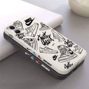 iphone16/16pro ケース nike iphone15pro max ケース 高校生 中学生 スマホケース14/13/12 人気 スニーカー柄 iphone11 ケース 個性 的 アイフォンカバー かっこいい