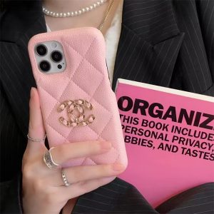 シャネル 携帯 ケース iphone17/17pro ブランド コピー iphone16/15pro レザーケース 女性 chanel風 iphone14pro max カバー 大人 可愛い シンプル アイフォンケース エレガント
