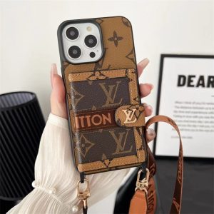 iphone17/17pro ケース ブランドコピー ヴィトン iphone16/16plus 携帯ケース ショルダーバッグ風 vuitton アイフォン15pro/14pro max スマホケース カード入れ お揃い iphone17/17pro ケース ブランドコピー ヴィトン iphone16/16plus 携帯ケース ショルダーバッグ風 vuitton アイフォン15pro/14pro max スマホケース カード入れ お揃い