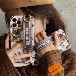 dior 風 iphone16/16pro ケース 人気 女子 カエデの葉 アイフォン15pro/14pro maxケース 落下防止 ベルト ブランド iphone12proケース おしゃれ インスタ iphone11/xs ケース 海外 セレブ 2022 dior 風 iphone16/16pro ケース 人気 女子 カエデの葉 アイフォン15pro/14pro maxケース 落下防止 ベルト ブランド iphone12proケース おしゃれ インスタ iphone11/xs ケース 海外 セレブ 2022