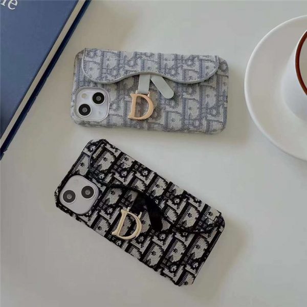 iphone15/15pro/15pro max ケース dior 刺繡風 iphone14/13pro カバー ディオールコピー レディース アイフォン12ミニ 携帯ケーストロッターⅮ金具 高級プレゼント