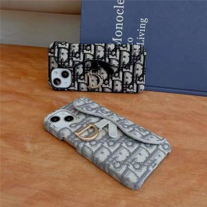 iphone17/17pro/16pro max ケース dior 刺繡風 iphone15/14pro カバー ディオールコピー レディース アイフォンミニ 携帯ケーストロッターⅮ金具 高級プレゼント iphone17/17pro/16pro max ケース dior 刺繡風 iphone15/14pro カバー ディオールコピー レディース アイフォンミニ 携帯ケーストロッターⅮ金具 高級プレゼント