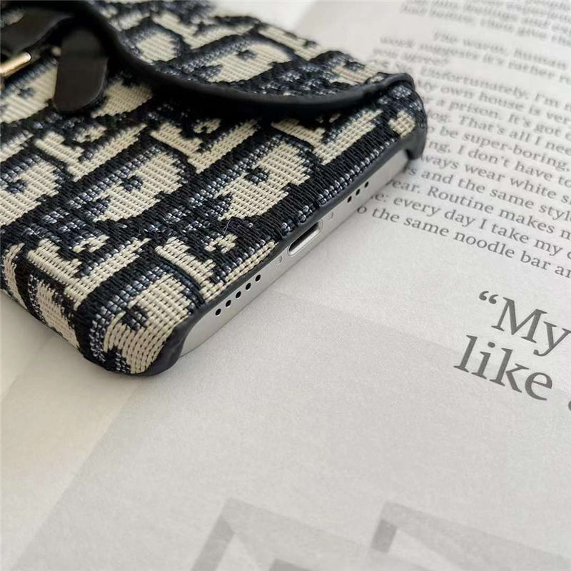 iphone17/17pro/16pro max ケース dior 刺繡風 iphone15/14pro カバー ディオールコピー レディース アイフォンミニ 携帯ケーストロッターⅮ金具 高級プレゼント iphone17/17pro/16pro max ケース dior 刺繡風 iphone15/14pro カバー ディオールコピー レディース アイフォンミニ 携帯ケーストロッターⅮ金具 高級プレゼント