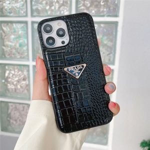 プラダ アイフォンケース 16/15/15pro バンド付き prada風 iphone14/13pro max ケース 大人 シンプル iphone12/11 携帯カバー 夫婦 お 揃い プラダ アイフォンケース 16/15/15pro バンド付き prada風 iphone14/13pro max ケース 大人 シンプル iphone12/11 携帯カバー 夫婦 お 揃い