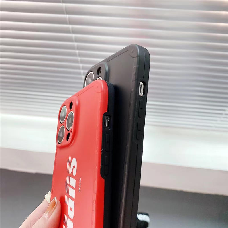 【送料無料ライン/39ショップ】 シュプリーム iphone15/15pro max/14 ケース 首掛け supreme 小物