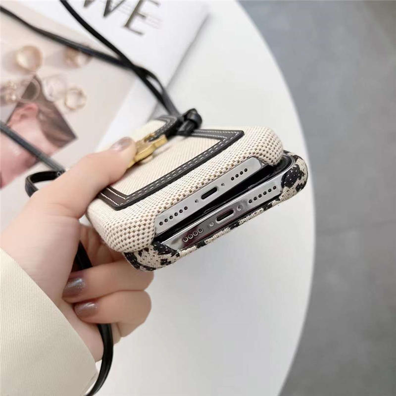 iphone15/15pro スマホケース 斜めがけ celine iphone14/13pro