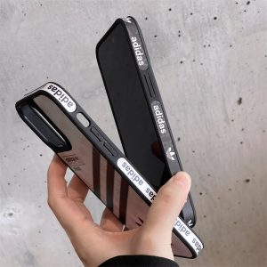 adidas スマホケース iphone16/15/15pro TPU 高級 iphone14/14pro ケース アディダス アイフォンケース13 丈夫 iphone12pro カバー お揃い