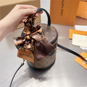 ルイ ヴィトン カンヌ ハンドバッグ Louis Vuitton モノグラム リバース M43986 芸能人 ショルダー バッグ スカーフ付き ルイ ヴィトン カンヌ ハンドバッグ Louis Vuitton モノグラム リバース M43986 芸能人 ショルダー バッグ スカーフ付き