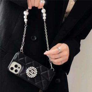 美品　CHANEL　iPhoneケース　15pro カードケース　並行輸入　黒 シャネル iphone15/15pro ケース カード 収納 iphone14plus