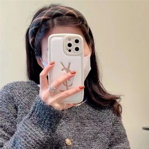 サンローラン iphone16/16pro レザーケース YSLロゴ キラキラ 15/14pro カバー 女子 人気 iphone13promax/13pro 携帯ケース 頑丈 おしゃれ