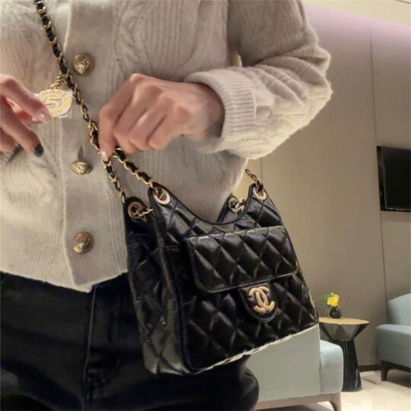 【大人気☆】CHANEL チェーン ホーボー バッグ 2WAY マトラッセ 目を惹く☆2WAY】CHANEL ホーボー バッグ CCロゴ チェーン