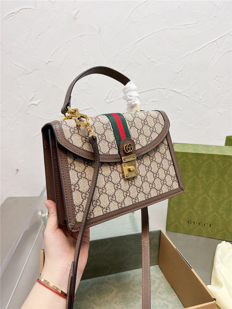 GUCCI ショルダーバッグ - バッグ