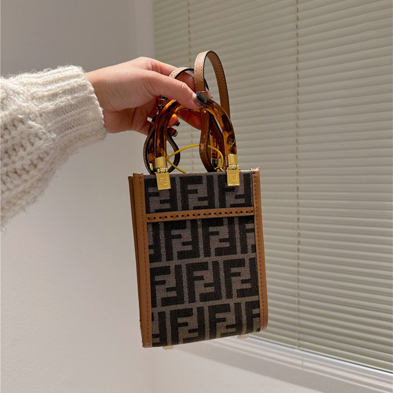fendi トート バッグ フェンディ サンシャイン ショッパー ミニ  