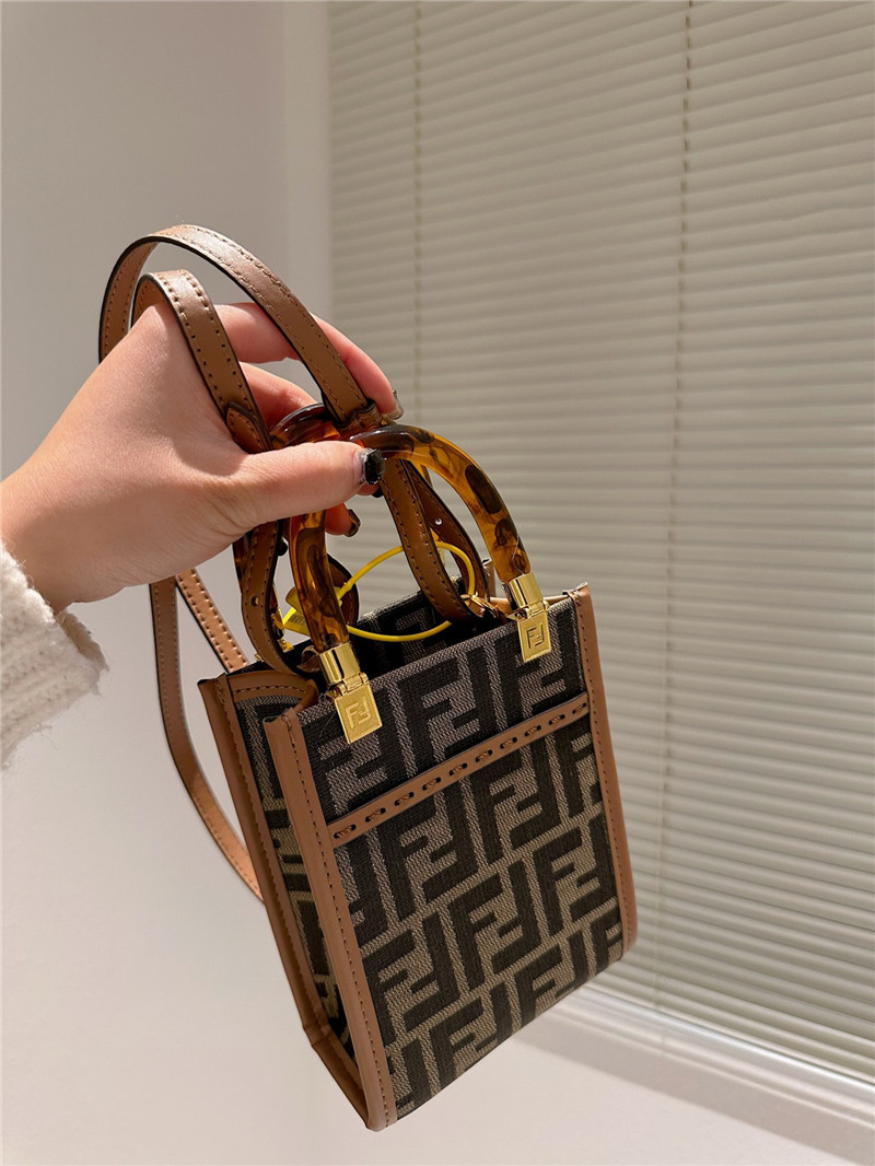fendi トート バッグ フェンディ サンシャイン ショッパー ミニ  