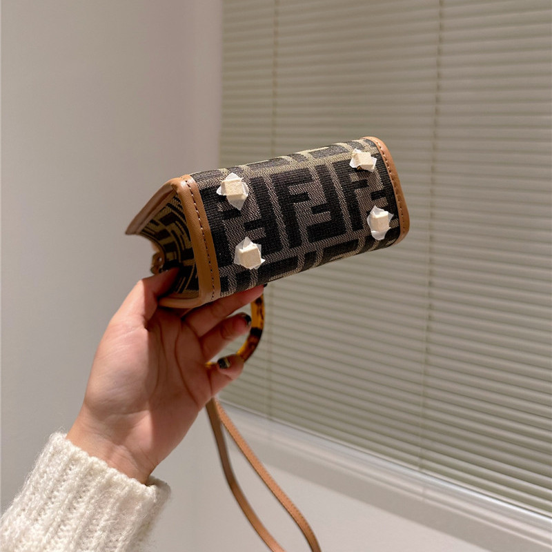 fendi トート バッグ フェンディ サンシャイン ショッパー ミニ ポシェット ブランド 縦型 ハンドバッグ 小さめ おしゃれ fendi トート バッグ フェンディ サンシャイン ショッパー ミニ ポシェット ブランド 縦型 ハンドバッグ 小さめ おしゃれ
