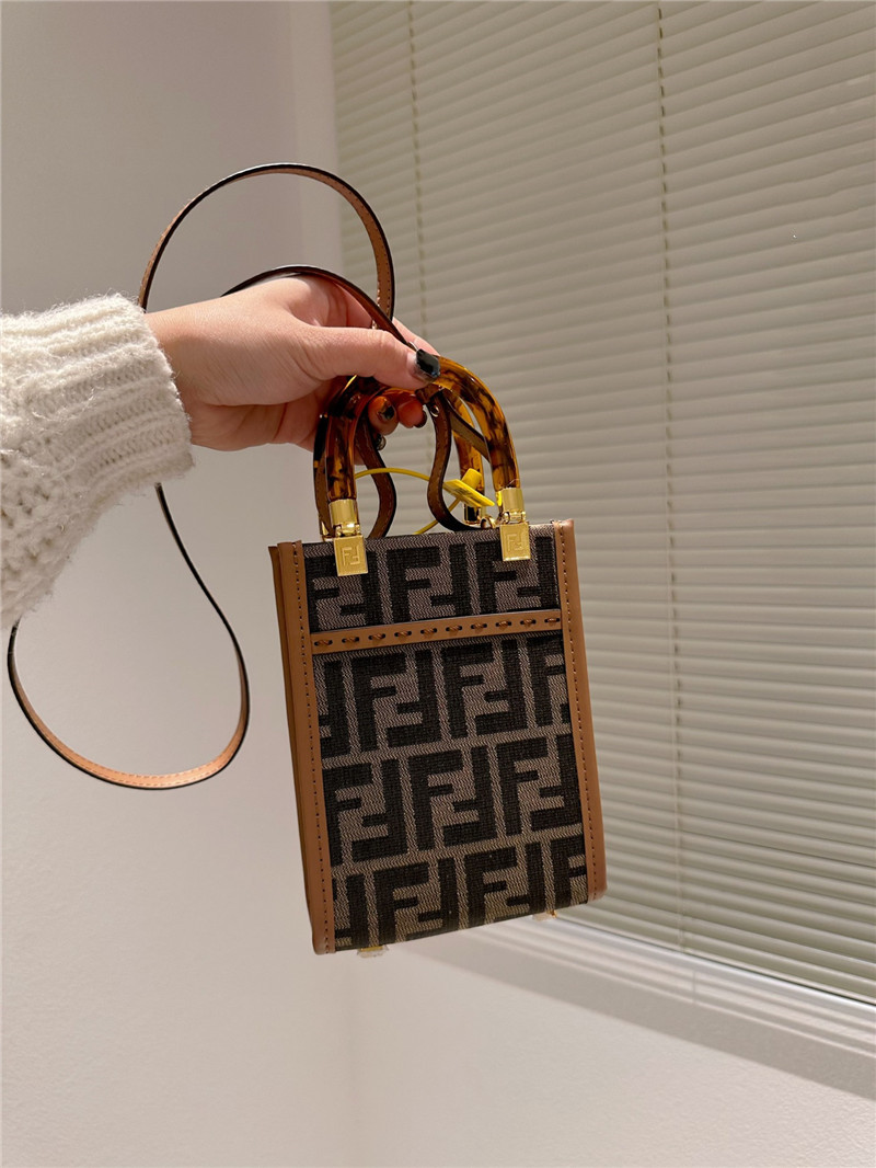 fendi トート バッグ