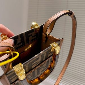 fendi トート バッグ フェンディ サンシャイン ショッパー ミニ ポシェット ブランド 縦型 ハンドバッグ 小さめ おしゃれ fendi トート バッグ フェンディ サンシャイン ショッパー ミニ ポシェット ブランド 縦型 ハンドバッグ 小さめ おしゃれ