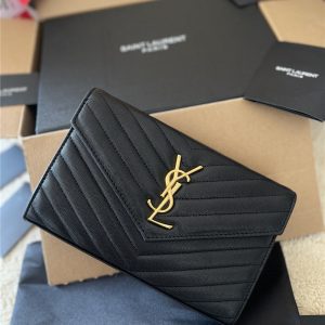 サンローラン バッグ 30代 40 代 ショルダー バッグ 斜 めがけ ハイ ブランド ysl キルティング チェーン バッグ 偽物 本当に届く