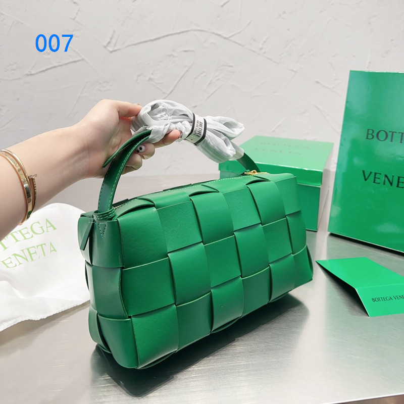 VIP価格Bottega Veneta 小さな黒い編み込みショルダーバッグ Bottega 