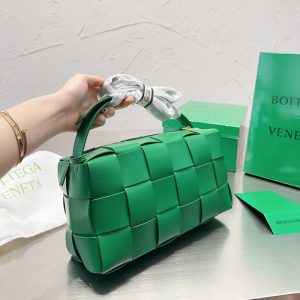 ボッテガ カセット クロス ボディ バッグ bv 編み込み ショルダーバッグ レザー おしゃれ