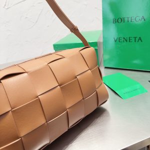 ボッテガ カセット クロス ボディ バッグ bv 編み込み ショルダーバッグ レザー おしゃれ