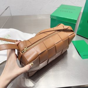 ボッテガ カセット クロス ボディ バッグ bv 編み込み ショルダーバッグ レザー おしゃれ