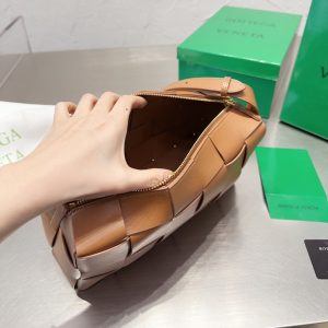 ボッテガ カセット クロス ボディ バッグ bv 編み込み ショルダーバッグ レザー おしゃれ