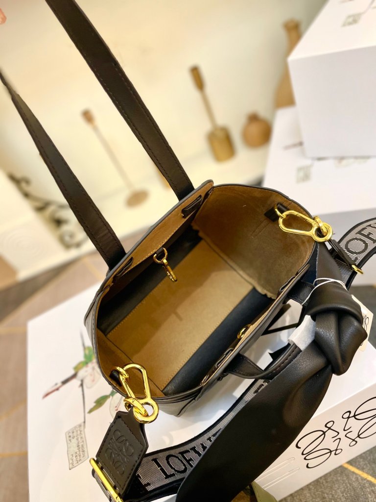 ロエベ うさぎ バッグ loewe ハンモックバニーバッグ 可愛い ショルダー バッグ 本革 2way ハンドバッグ 女性 ロエベ うさぎ バッグ loewe ハンモックバニーバッグ 可愛い ショルダー バッグ 本革 2way ハンドバッグ 女性
