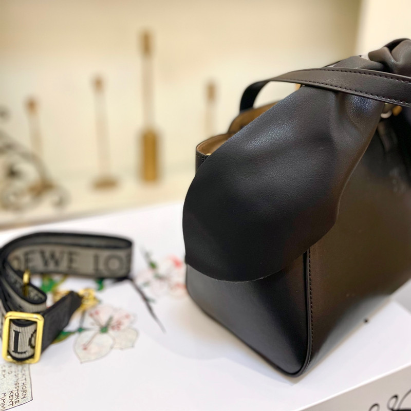 ロエベ うさぎ バッグ loewe ハンモックバニーバッグ 可愛い ショルダー バッグ 本革 2way ハンドバッグ 女性