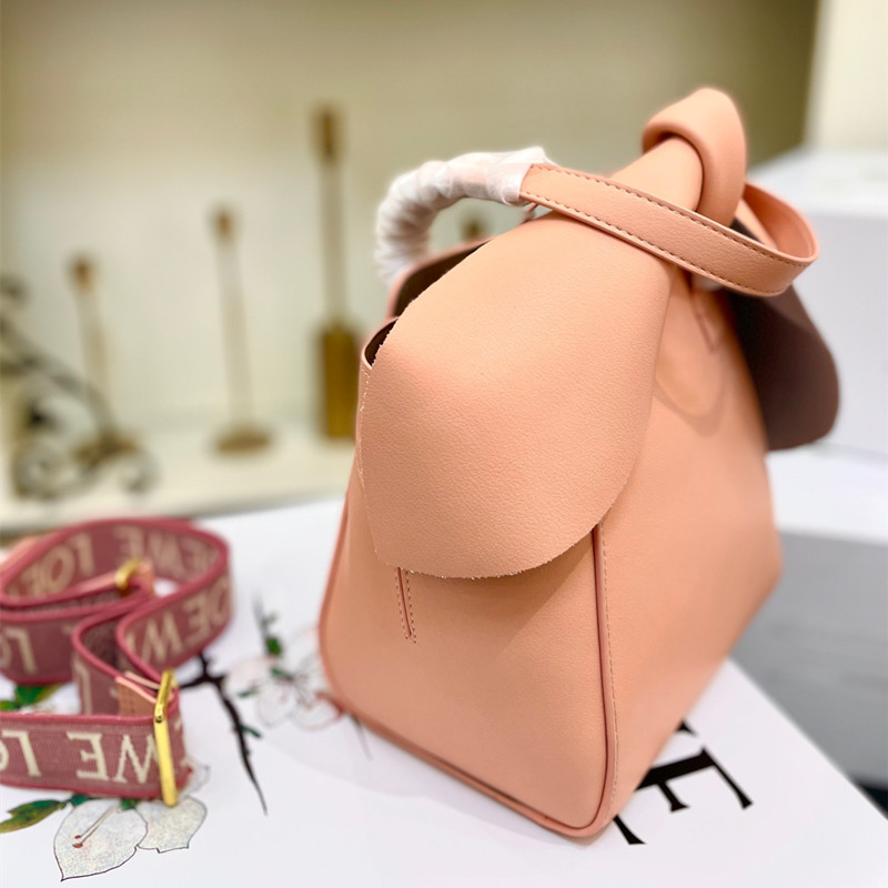 ロエベ うさぎ バッグ loewe ハンモックバニーバッグ 可愛い 