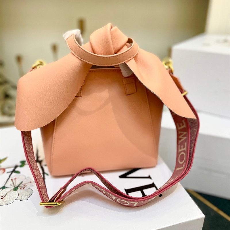 ロエベ うさぎ バッグ loewe ハンモックバニーバッグ 可愛い ショルダー バッグ 本革 2way ハンドバッグ 女性