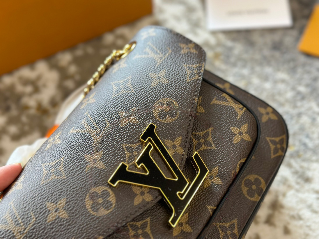 ルイ ヴィトン パッシー チェーンバッグ ヴィトン ポシェット モノグラム 30代 40 代 ショルダー バッグ 斜 めがけ ハイ ブランド コピー ルイ ヴィトン パッシー チェーンバッグ ヴィトン ポシェット モノグラム 30代 40 代 ショルダー バッグ 斜 めがけ ハイ ブランド コピー