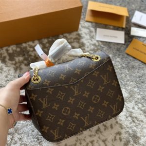 ルイ ヴィトン パッシー チェーンバッグ ヴィトン ポシェット モノグラム 30代 40 代 ショルダー バッグ 斜 めがけ ハイ ブランド コピー ルイ ヴィトン パッシー チェーンバッグ ヴィトン ポシェット モノグラム 30代 40 代 ショルダー バッグ 斜 めがけ ハイ ブランド コピー