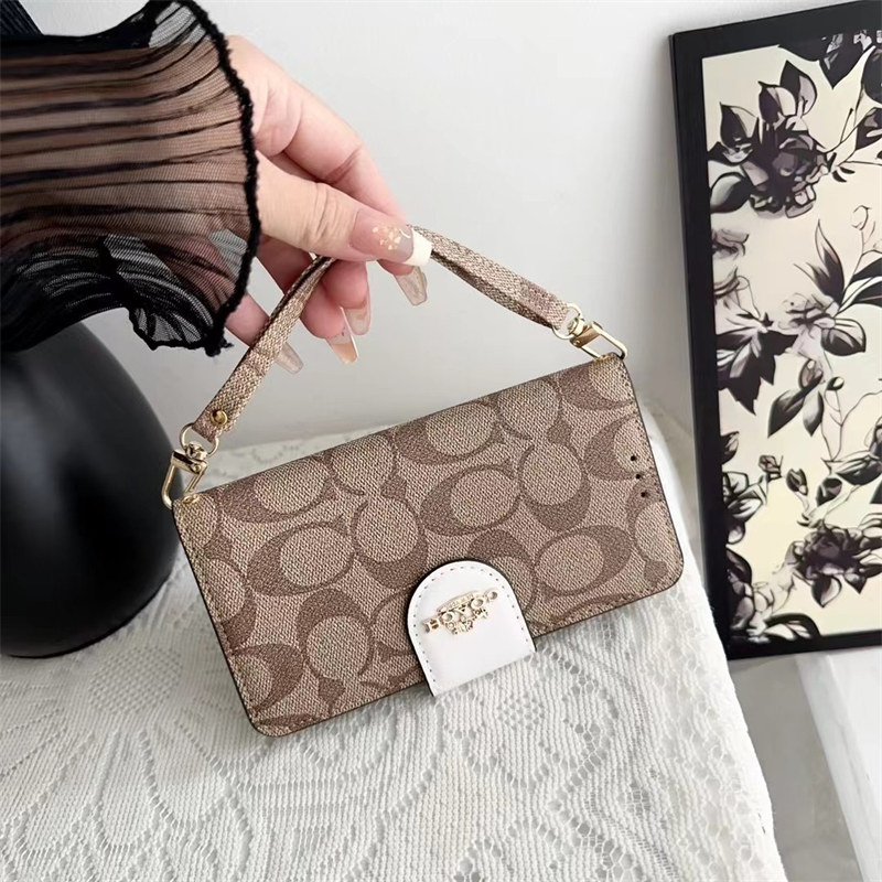 コーチ iphone17/16proケース 手帳型 スマホケース ブランド iphone15/15pro max ケース 手帳 型 かわいい iphone14/14pro ケース ストラップ 付き iphone13/12 ケース coach カード収納 スタンド