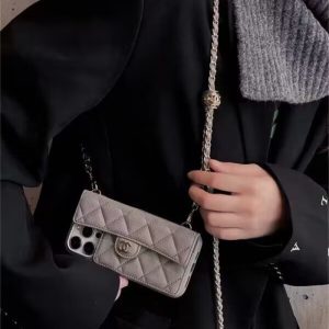 CHANEL - ショルダー　携帯ケース　本日限り！ 新作CHANEL☆携帯ホルダー 入手困難 ショルダーバッグ 直営1点