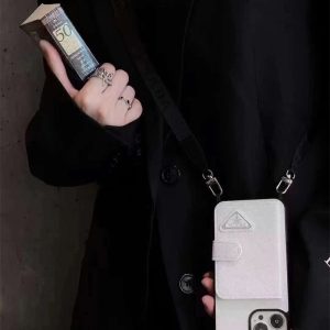 プラダ iphone16/15 ケース スマホ ショルダー prada iphone11